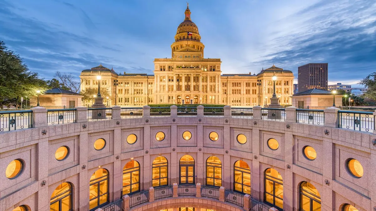 picture of texas state capitol